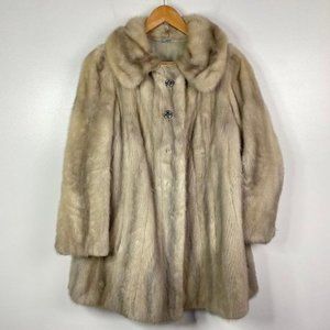 Vintage G M?Hurttig Furriers Fur Jacket Double Clasp Button  Light Grey